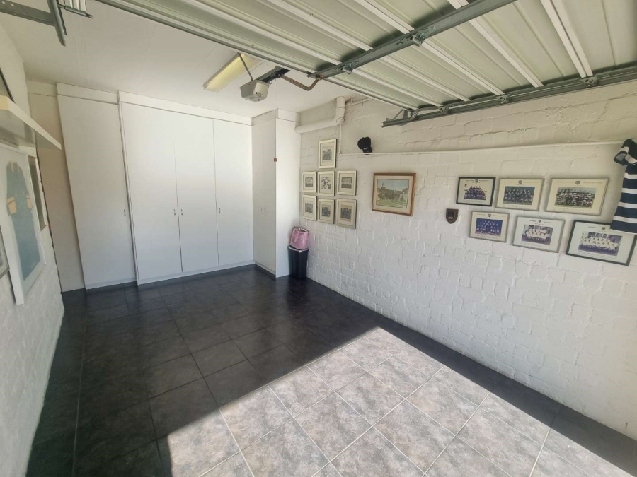 To Let 2 Bedroom Property for Rent in Green Point Western Cape